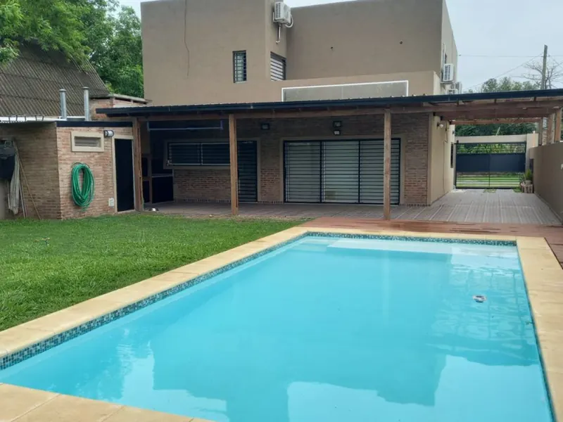 Casa 3 dorm. + comodín con piscina — Pueblo Esther