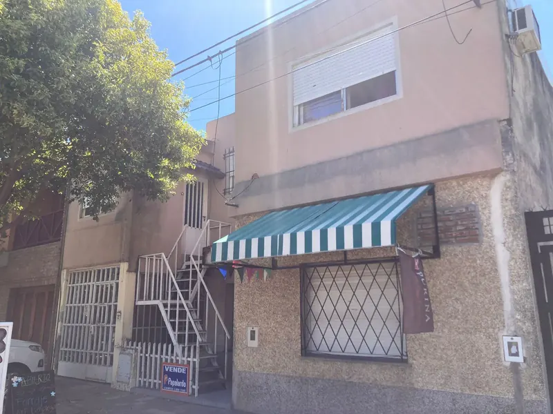 Departamento de dos dormitorios en Planta Alta - Villa Gobernador Galvez APTO CREDITO