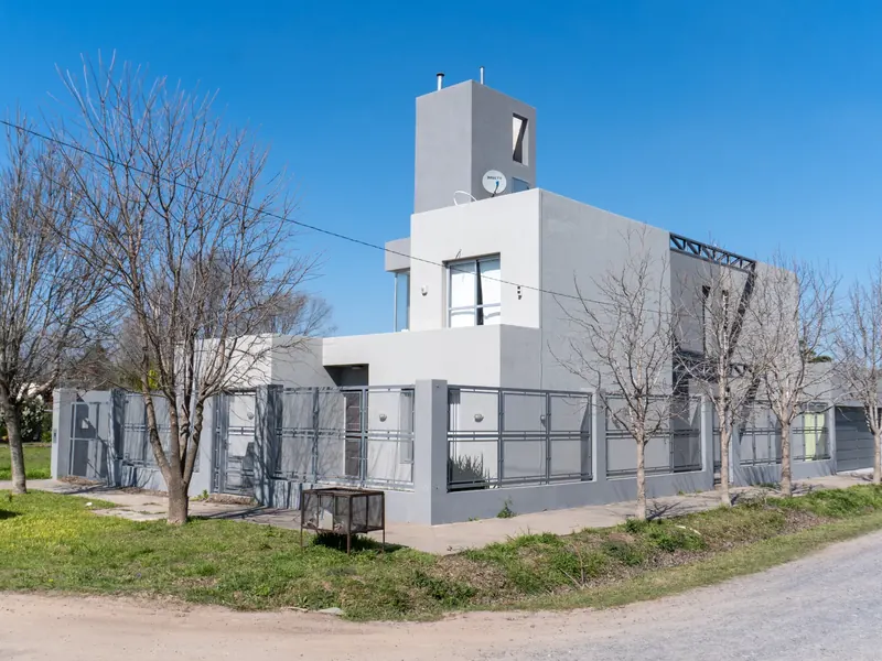 Hermosa casa en Pueblo Esther, a metros del río con PISCINA