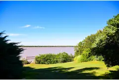 Excelente Casa de categoría con piscina con vista panorámica y muelle al Río Paraná — imagen 19