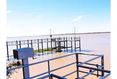 Excelente Casa de categoría con piscina con vista panorámica y muelle al Río Paraná — imagen 17