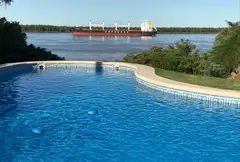 Excelente Casa de categoría con piscina con vista panorámica y muelle al Río Paraná — imagen 9
