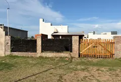 Casa con pileta, en barrio abierto Estación Alvear — imagen 10