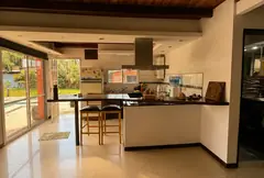 Casa de dos plantas con parque, piscina y cochera para dos vehículos: en Parque Vernazza, Pueblo Esther — imagen 4