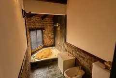 Casa de dos plantas con pileta y quincho sobre dos lotes, en Parque Vernazza — imagen 7