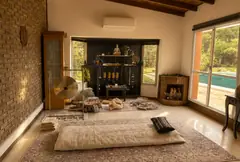 Casa de dos plantas con pileta y quincho sobre dos lotes, en Parque Vernazza — imagen 10