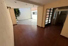 Casa de pasillo con amplio patio y parrillero – Zona Sur de Rosario — imagen 6
