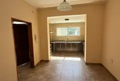 Casa de pasillo con amplio patio y parrillero – Zona Sur de Rosario — imagen 12