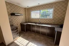 Casa de pasillo con amplio patio y parrillero – Zona Sur de Rosario — imagen 11