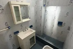 Casa de pasillo con amplio patio y parrillero – Zona Sur de Rosario — imagen 20