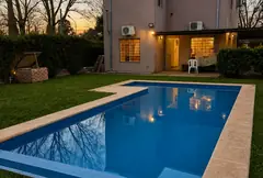 Casa de tres dormitorios con pileta y quincho a metros del río — imagen 1