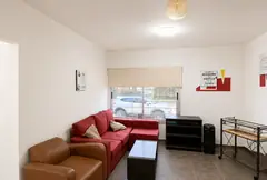 Casa de tres dormitorios con pileta y quincho a metros del río — imagen 3