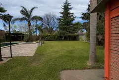Terreno con monoambiente o quincho, galería y hermosa forestación en Parque Vernazza, Pueblo Esther — imagen 7