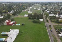 Terrenos en Pueblo Esther a metros del río, con escritura inmediata y todos los Servicios — imagen 5