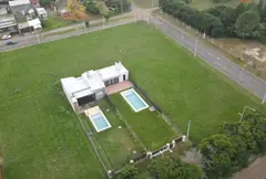 Terrenos en Pueblo Esther a metros del río, con escritura inmediata y todos los Servicios — imagen 9